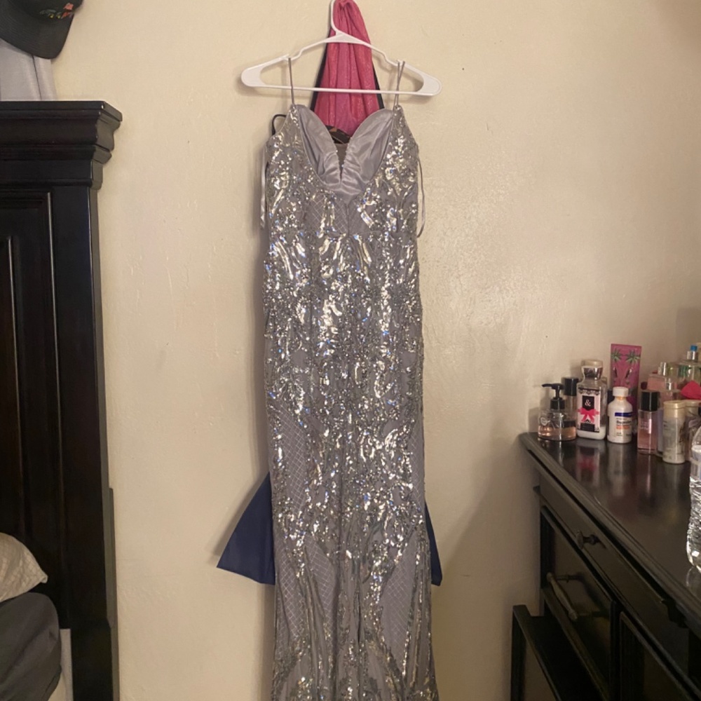 Dress - Picture 2 of 3